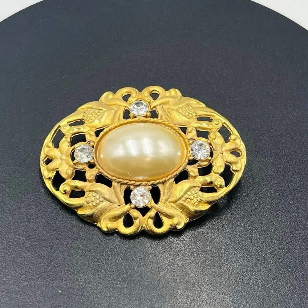 Victorian Vintage Faux White Pearl Gold Tone Filigree Oval Rhinestone Brooch